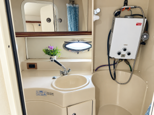 2000 Cruisers Yachts 3375 Express