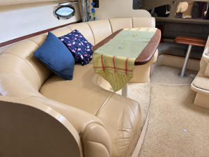 2000 Cruisers Yachts 3375 Express
