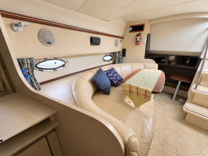 2000 Cruisers Yachts 3375 Express