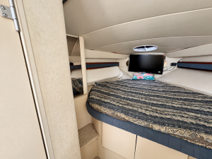 2000 Cruisers Yachts 3375 Express
