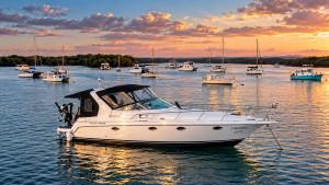 2000 Cruisers Yachts 3375 Express