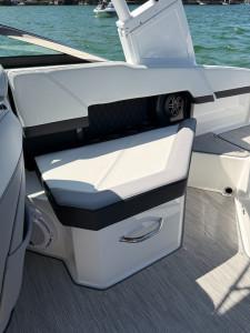 2023 Cobalt R4 Outboard