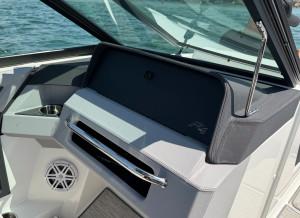 2023 Cobalt R4 Outboard