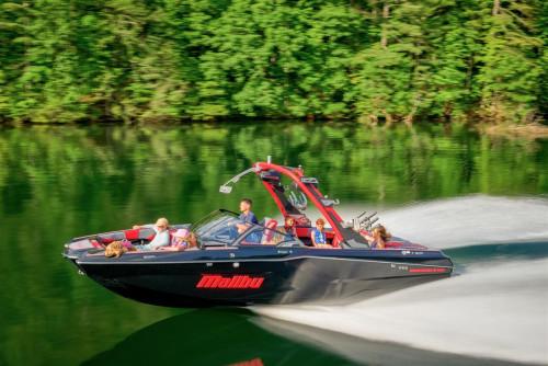 Carousel 2 of Wakesetter 23 MXZ