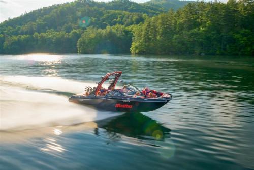 Carousel 3 of Wakesetter 23 MXZ