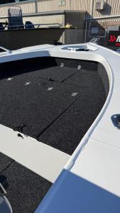 QUINTREX 481 TOP ENDER PRO POWERED BY A YAMAHA VF90LB VMAX SHO OUTBOARD ON A QUINTREX ALUMINIUM I-BEAM 1298 TRAILER - 387442
