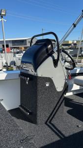 QUINTREX 481 TOP ENDER PRO POWERED BY A YAMAHA VF90LB VMAX SHO OUTBOARD ON A QUINTREX ALUMINIUM I-BEAM 1298 TRAILER - 387442