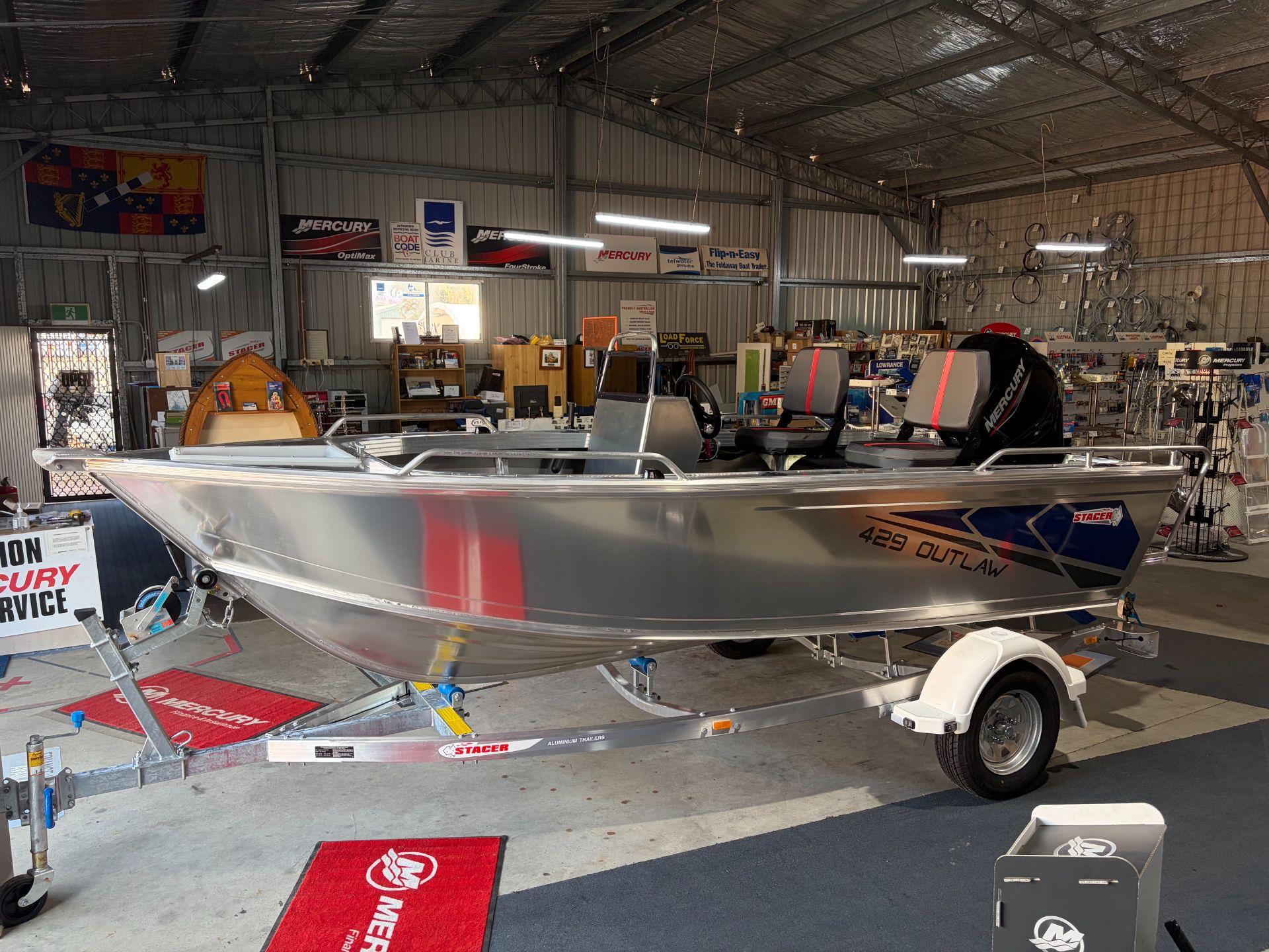 Stacer 429 Outlaw Side Console