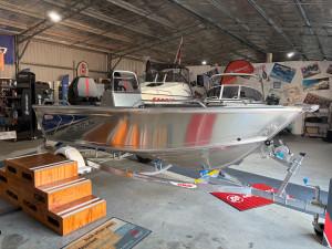 Stacer 429 Outlaw Side Console