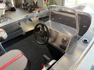 Stacer 429 Outlaw Side Console