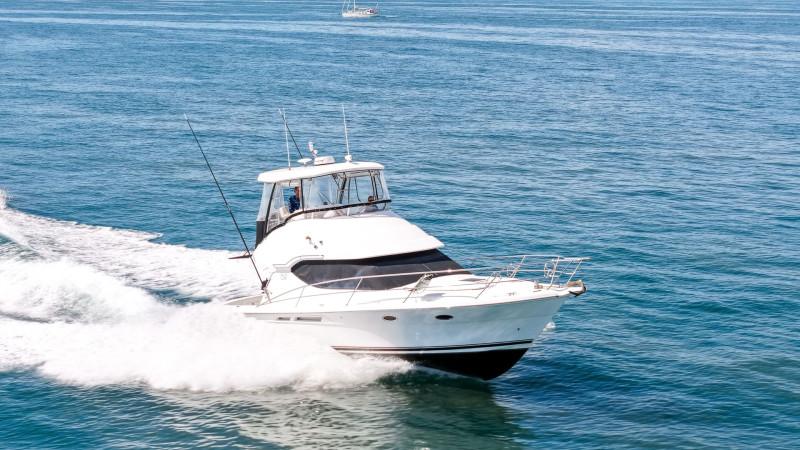 2007 MUSTANG M37 FLYBRIDGE 