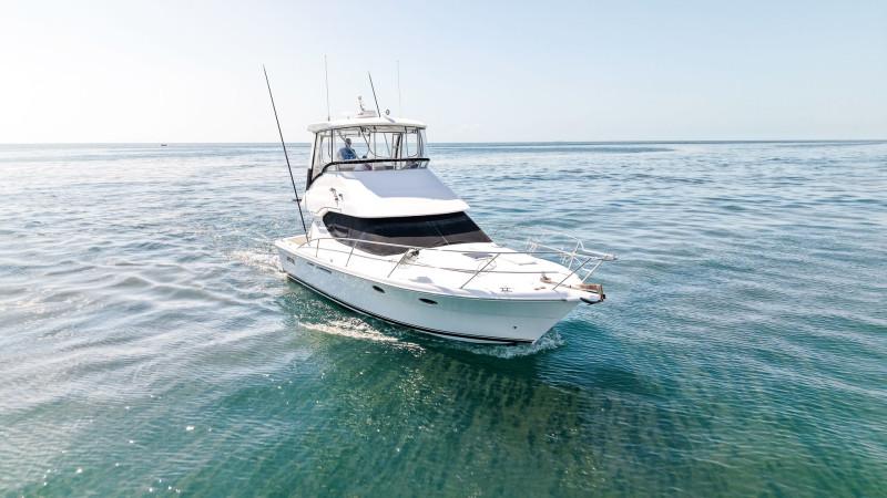2007 MUSTANG M37 FLYBRIDGE 