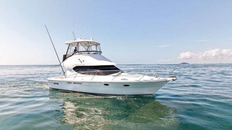 2007 MUSTANG M37 FLYBRIDGE 