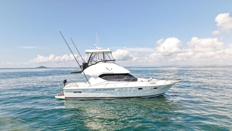 2007 MUSTANG M37 FLYBRIDGE 