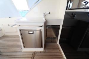 Riviera 4700 Sport Yacht