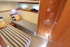 Riviera 4700 Sport Yacht