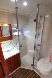 Riviera 4700 Sport Yacht