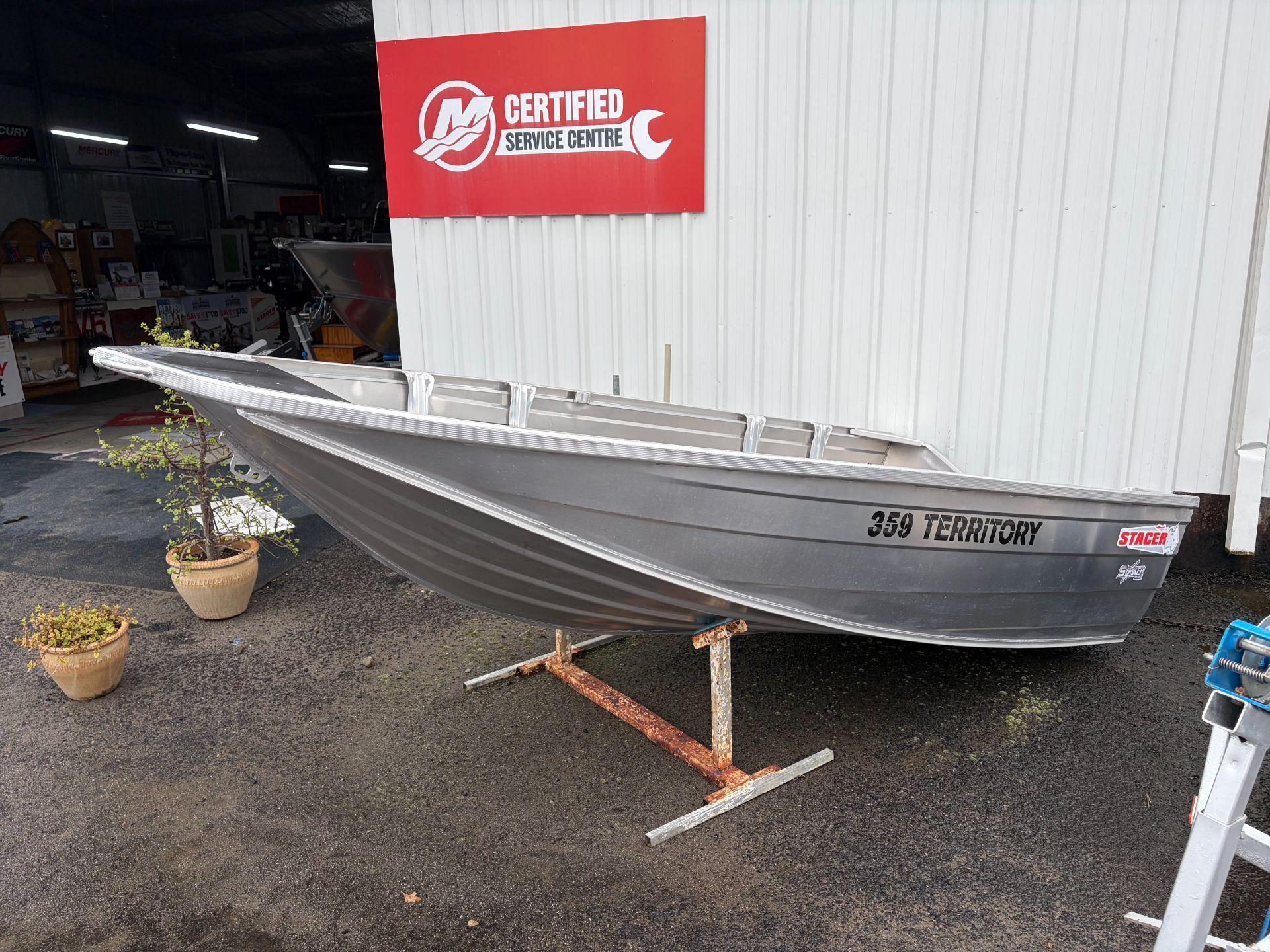 Stacer 359 Territory Striker