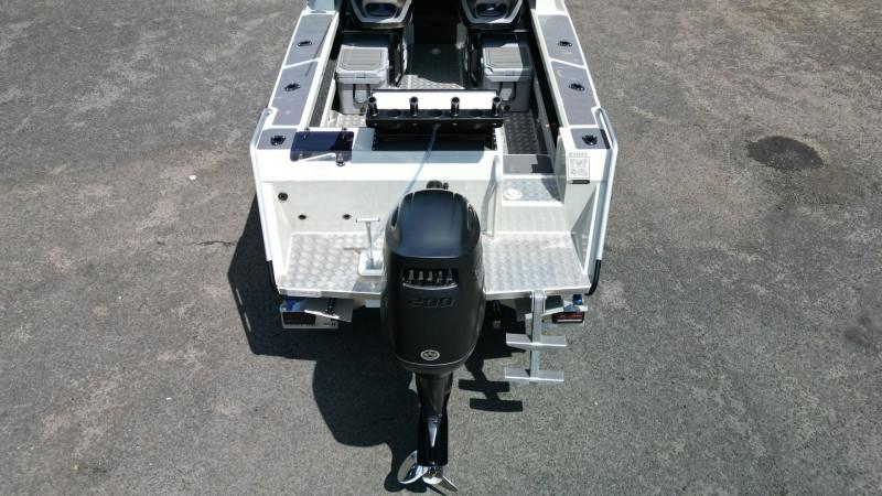 Bar Crusher 670HT & Suzuki Marine DF200APX STEALTH Boat Motor Trailer Package