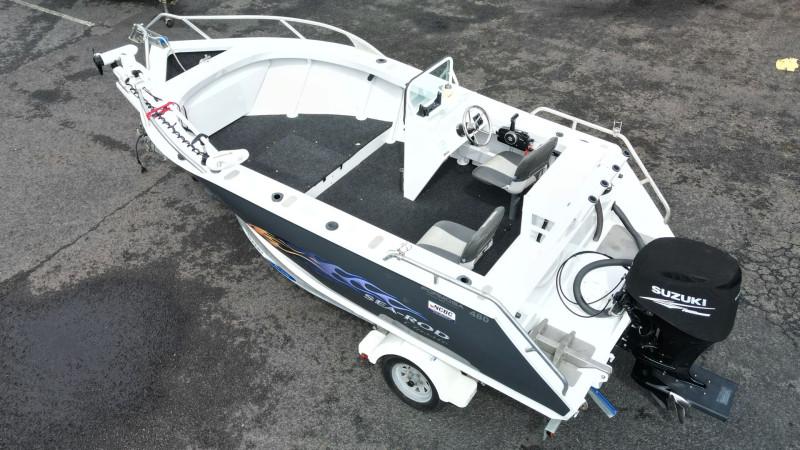 Formosa Sea Rod 480 Side Console, Suzuki 90hp Outboard and Dunbier Trailer