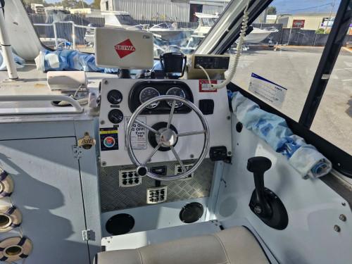 Carousel 3 of 2002 Voyager Marquis 7m Cabin Cruiser