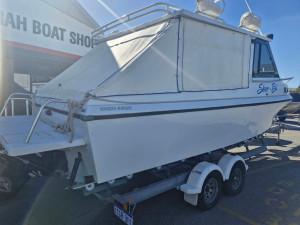 2002 Voyager Marquis 7m Cabin Cruiser
