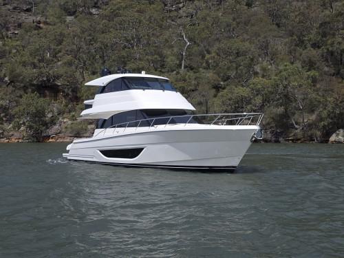 Carousel 2 of Maritimo M55