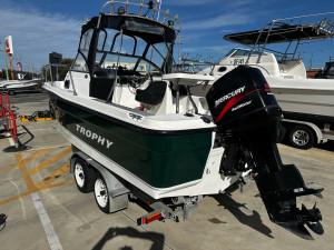 2004 Trophy 5.5 m ( 18 foot ) Walkaround