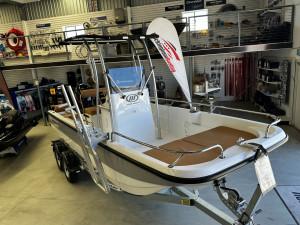 New 2026 Ocean Whaler 565 Offshore Tri-hull Centre Console