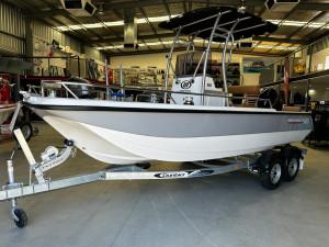New 2026 Ocean Whaler 565 Offshore Tri-hull Centre Console