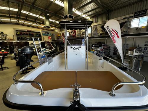 Carousel 3 of New 2026 Ocean Whaler 565 Offshore Tri-hull Centre Console