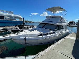 Leeder Capri 900 Flybridge