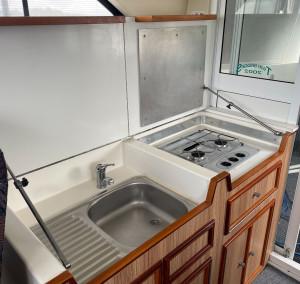 Leeder Capri 900 Flybridge