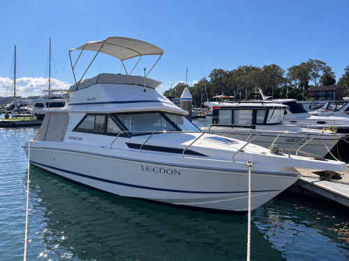 Leeder Capri 900 Flybridge