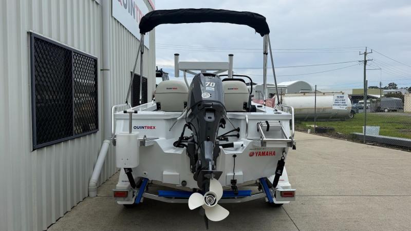 QUINTREX 450 TOP ENDER PRO POWERED BY A YAMAHA F70LB OUTBOARD ON A QUINTREX ALUMINIUM 1100 I-BEAM TRAILER - 388935
