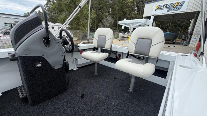 QUINTREX 450 TOP ENDER PRO POWERED BY A YAMAHA F70LB OUTBOARD ON A QUINTREX ALUMINIUM 1100 I-BEAM TRAILER - 388935