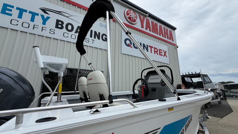 QUINTREX 450 TOP ENDER PRO POWERED BY A YAMAHA F70LB OUTBOARD ON A QUINTREX ALUMINIUM 1100 I-BEAM TRAILER - 388935