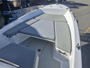 2019 Fusion 19 centre console