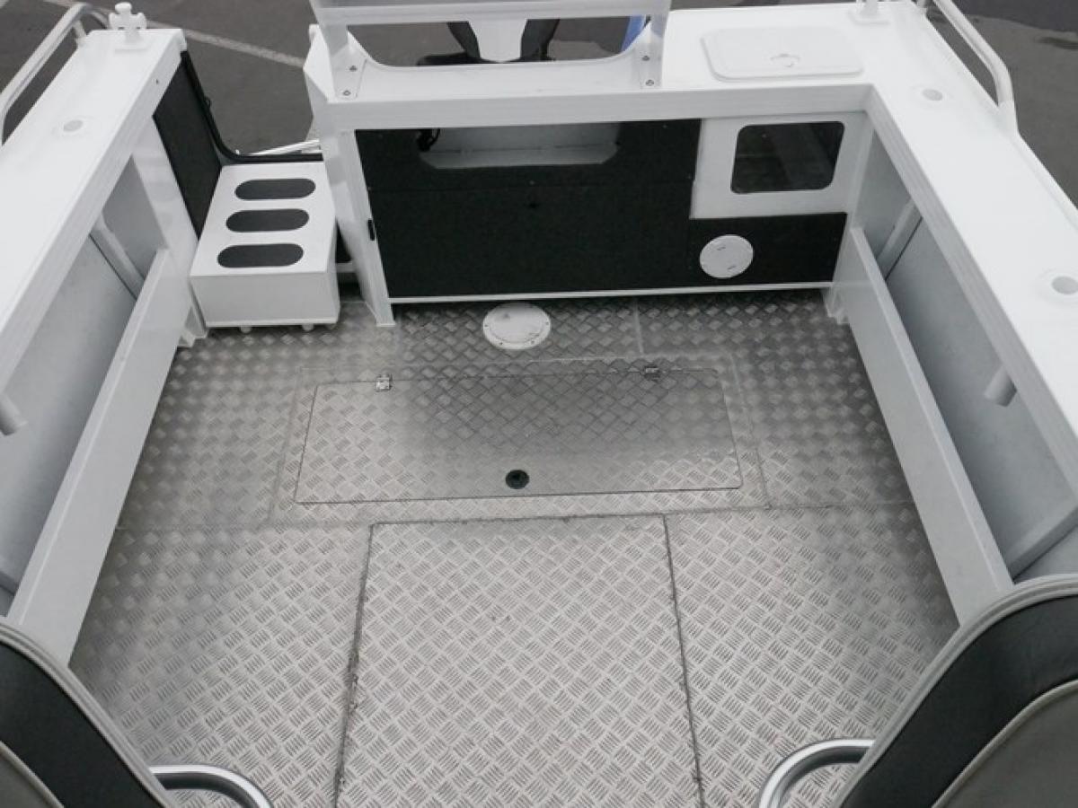 Yellowfin 6700 Cabin - Plate Offshore Yellowfin 6700 Cabin - Plate Offshore